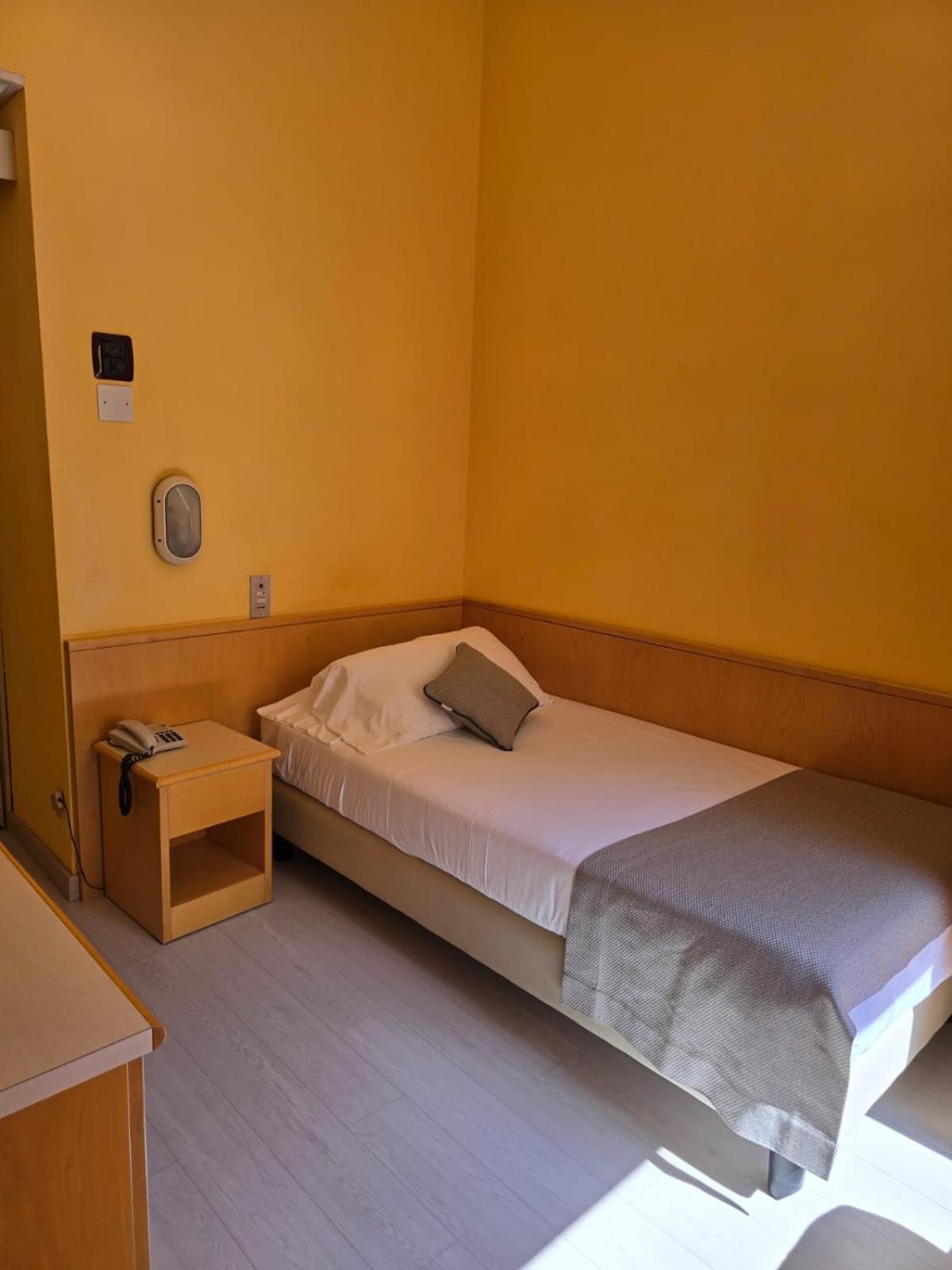Mokinba Sant'ambroeus Milano